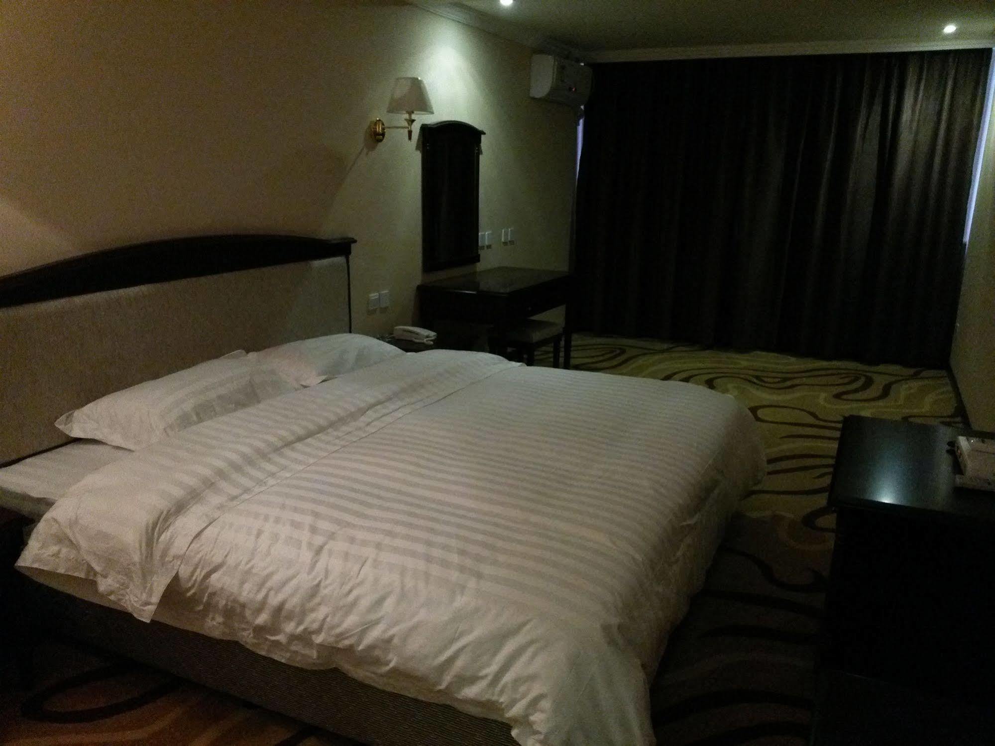 Chengdu Airport Ruijia Hotel Exterior photo